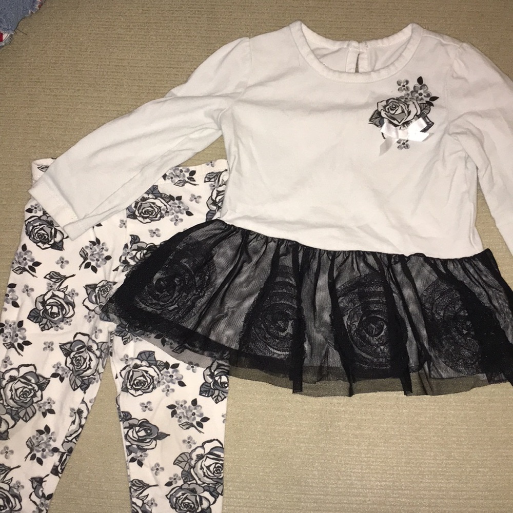 Black and white 18M set
